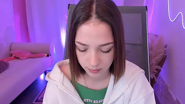 PamBeesly online show from 12/15/25, 08:51