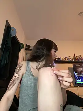 Ciara2004 online show from 12/18/25, 09:32