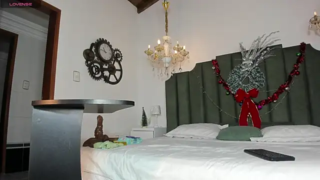 AnthonelaRusso  online show from 12/22/25, 03:47