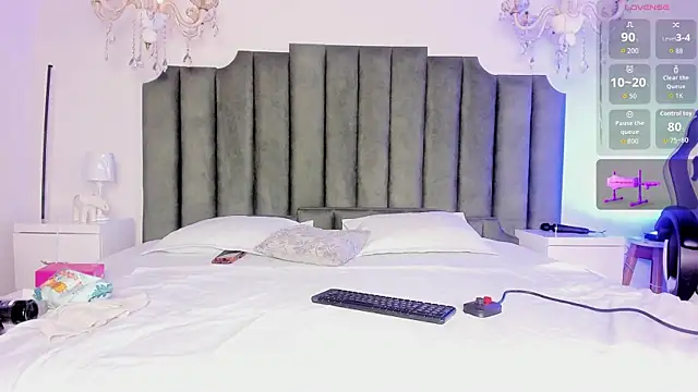 AnthonelaRusso  online show from 04/18/26, 04:16