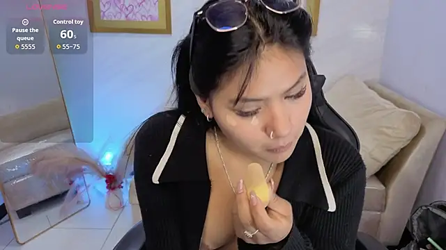 Paulette v online show from 12/18/25, 01:06