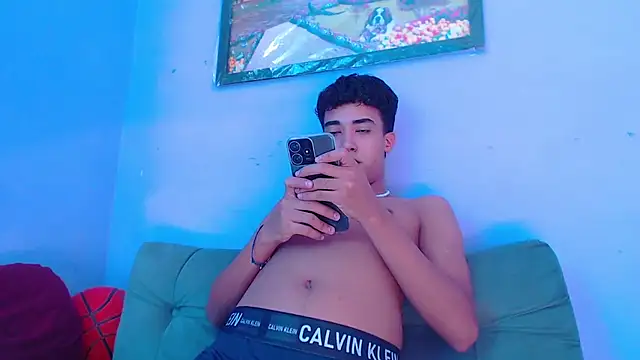 Snapshot of Kleo_forever chatting on 01/19/25, 07:47 Kleo forever online show from 01/19/25, 07:47