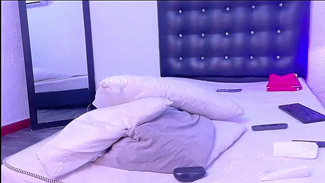 tinyy whore18 online show from 03/18/26, 06:33