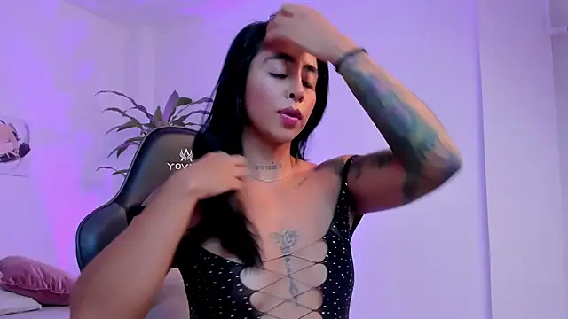 sophierooy22 online show from 02/17/25, 08:58