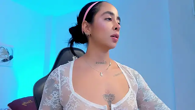 sophierooy22 online show from 10/23/25, 06:06