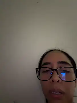 Snapshot of sophierooy22 chatting on 06/22/26, 03:25 sophierooy22 online show from 06/22/26, 03:25