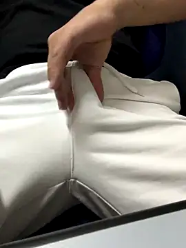 Greeneyes0820 online show from 10/28/25, 08:29