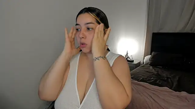 brithany olson25 online show from 04/05/26, 01:03