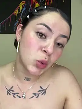 Snapshot of Emmie_Hot chatting on 02/12/25, 10:26 Emmie Hot online show from 02/12/25, 10:26