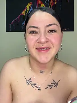 Snapshot of Emmie_Hot chatting on 02/13/25, 09:38 Emmie Hot online show from 02/13/25, 09:38