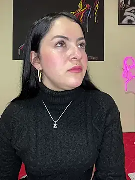 Snapshot of Emmie_Hot chatting on 03/03/25, 12:05 Emmie Hot online show from 03/03/25, 12:05