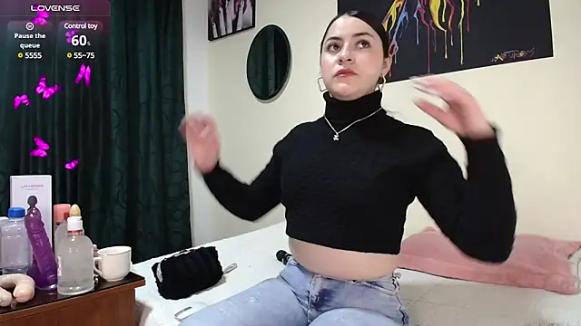 Snapshot of Emmie_Hot chatting on 03/18/25, 12:03 Emmie Hot online show from 03/18/25, 12:03