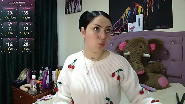 Emmie Hot online show from 11/05/25, 12:05