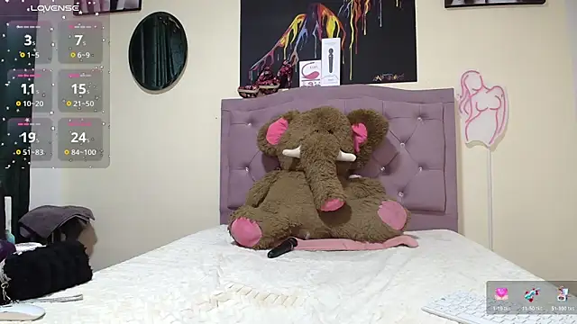 Emmie Hot online show from 12/19/25, 12:12