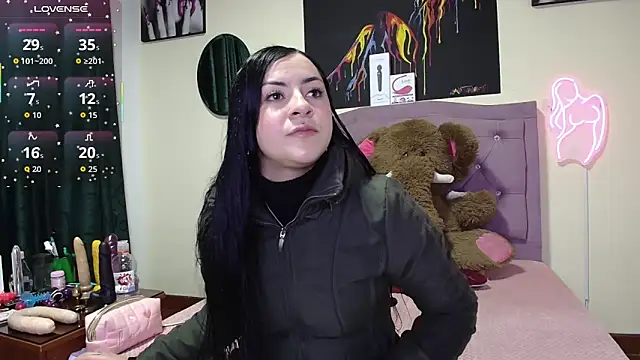 Emmie Hot online show from 04/15/26, 11:50