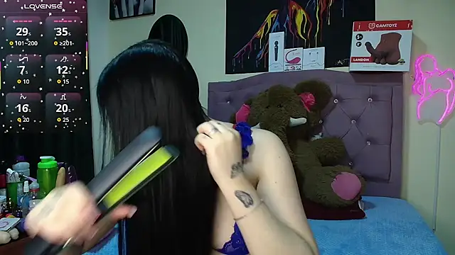 Emmie Hot online show from 07/07/26, 11:58