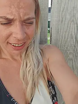 SweetyNinaOff1 online show from 05/28/26, 08:00
