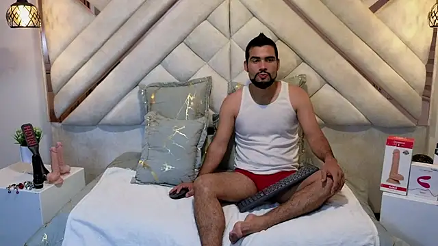 Snapshot of luxurycoupl chatting on 02/07/25, 03:34 luxurycoupl online show from 02/07/25, 03:34