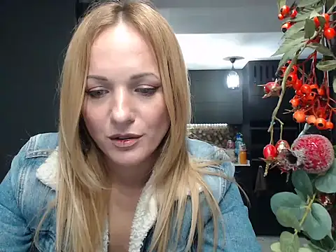 Snapshot of EllyaDiamond chatting on 02/07/25, 03:01 EllyaDiamond online show from 02/07/25, 03:01