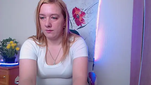 Snapshot of MarthaSimons chatting on 06/16/26, 04:04 MarthaSimons online show from 06/16/26, 04:04