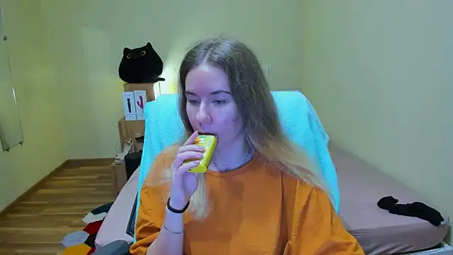 EmilyPaw online show from 03/12/25, 06:22