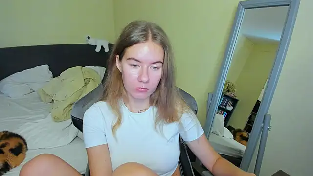 EmilyPaw online show from 09/27/25, 08:52