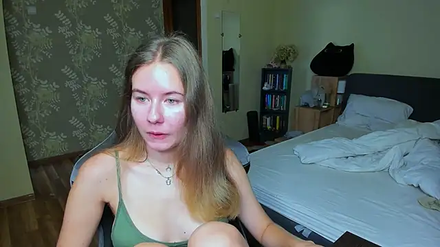 EmilyPaw online show from 10/04/25, 09:07