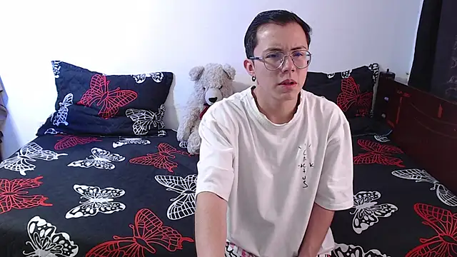 Tina 4 Charlie online show from 10/28/25, 01:47