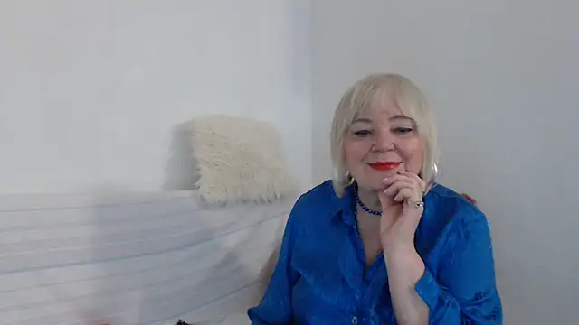 KisaMolis online show from 02/08/25, 09:35