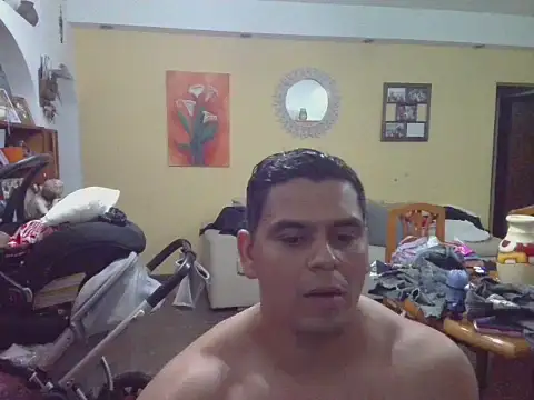 Snapshot of leandroc04 chatting on 10/22/25, 10:09 leandroc04 online show from 10/22/25, 10:09