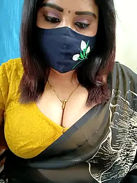 Queenflowerr online show from 05/06/26, 07:52
