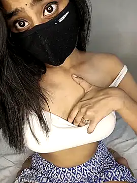 Snapshot of Love-N chatting on 09/21/25, 03:57 Love-N online show from 09/21/25, 03:57