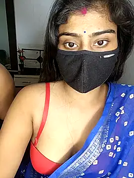 Snapshot of Love-N chatting on 11/13/25, 05:23 Love-N online show from 11/13/25, 05:23