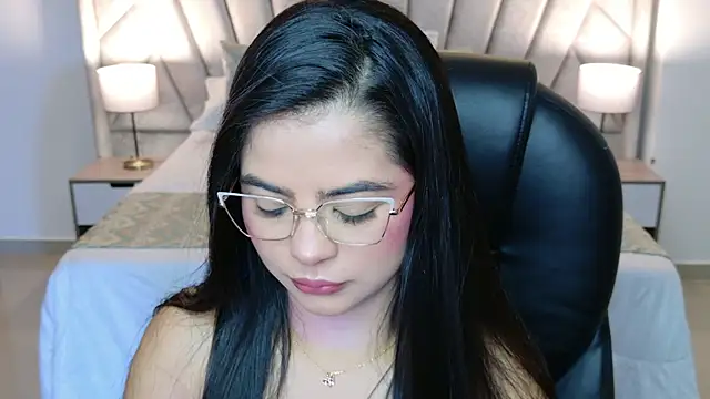 Snapshot of Layla_Breezee chatting on 07/12/26, 11:34 Layla Breezee online show from 07/12/26, 11:34