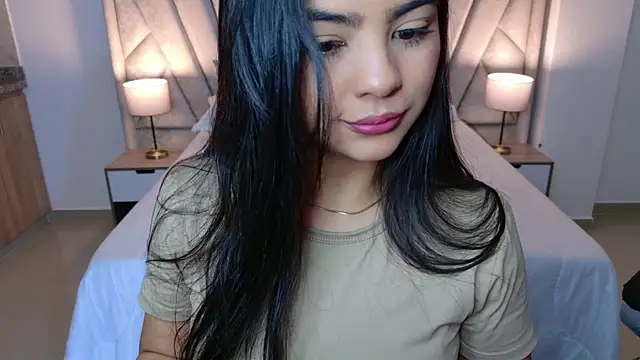 Snapshot of Layla_Breezee chatting on 07/19/26, 10:52 Layla Breezee online show from 07/19/26, 10:52