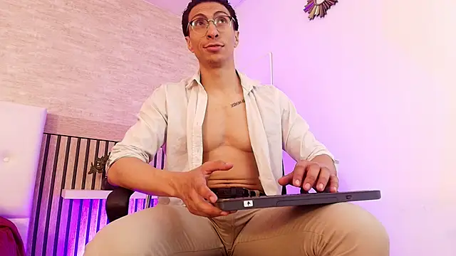 ApoloCruz online show from 12/05/25, 04:21