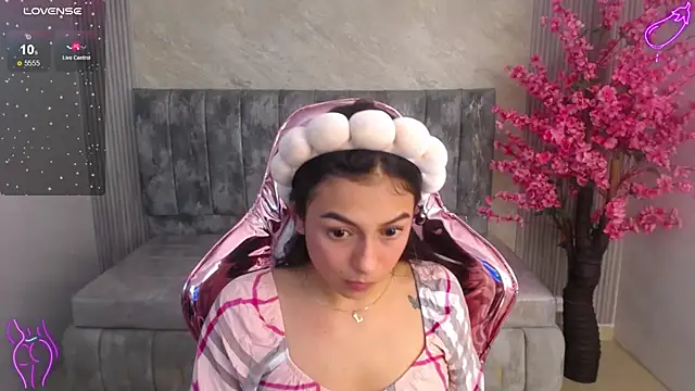 Snapshot of lilith_petit_sub chatting on 09/09/25, 08:30 lilith petit sub online show from 09/09/25, 08:30