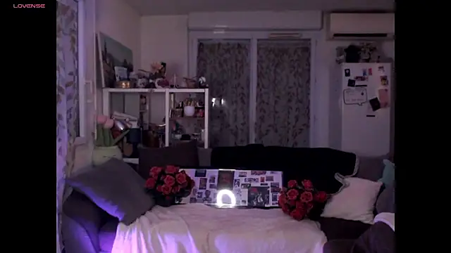 AdorahB3ll3 online show from 01/18/26, 08:01