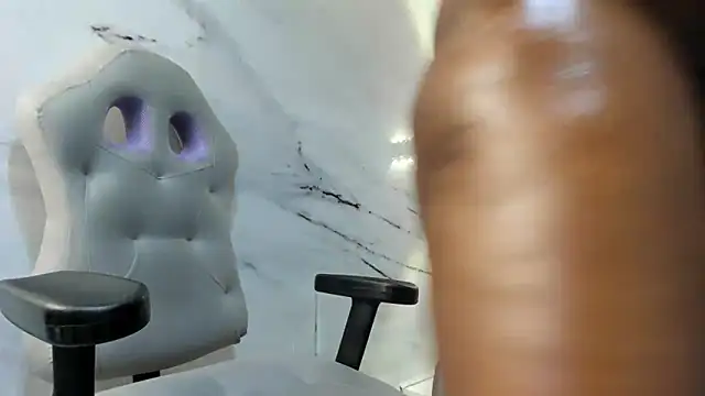 nefertiti ebony online show from 02/04/25, 10:43