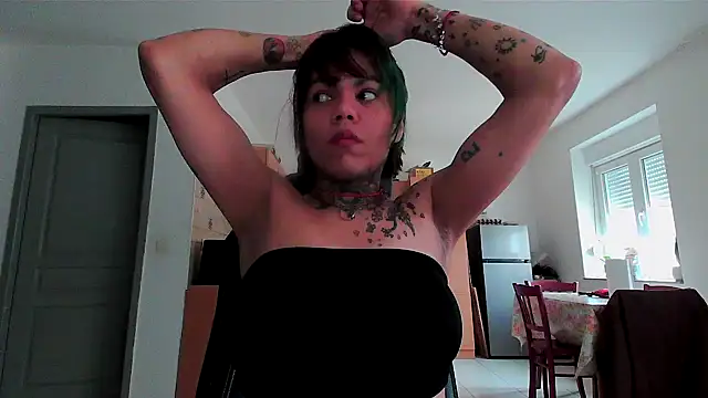 serena  vedette online show from 02/25/25, 08:14