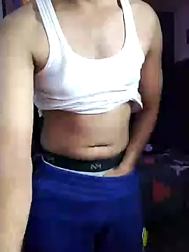 Snapshot of fit_boyxx chatting on 10/21/25, 08:42 fit boyxx online show from 10/21/25, 08:42