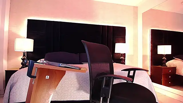 Simon Basset online show from 03/21/25, 11:23