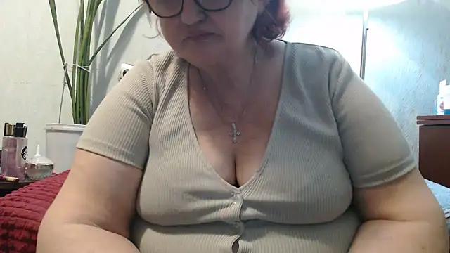 Snapshot of DeniseeRosea chatting on 04/21/26, 05:17 DeniseeRosea online show from 04/21/26, 05:17