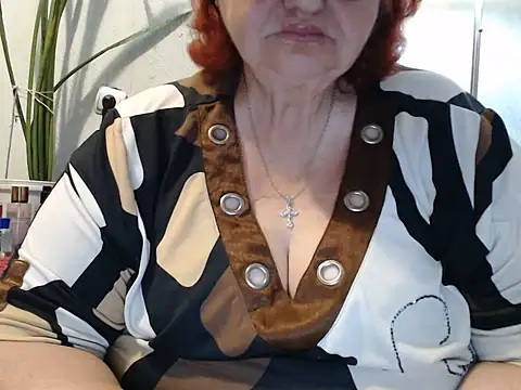 Snapshot of DeniseeRosea chatting on 06/19/26, 06:01 DeniseeRosea online show from 06/19/26, 06:01