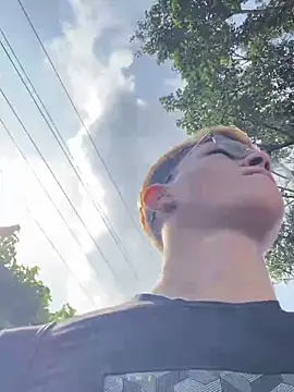 izan 20 online show from 03/17/25, 02:34