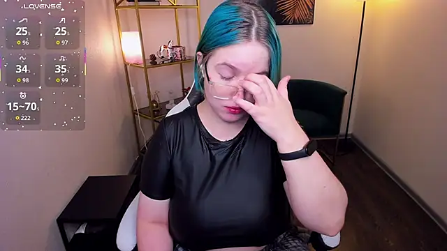 Snapshot of Manic_pixie_ chatting on 06/18/26, 03:27 Manic pixie online show from 06/18/26, 03:27