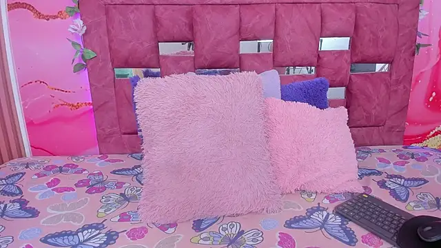 scarlett  evans  online show from 11/06/25, 06:20