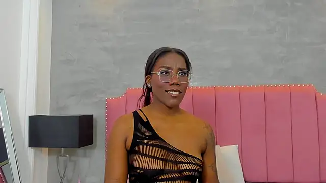 Alaia Colins online show from 11/17/25, 05:02