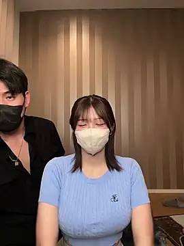 Snapshot of NA-KAREN-V8 chatting on 07/23/26, 11:41 NA-KAREN-V8 online show from 07/23/26, 11:41