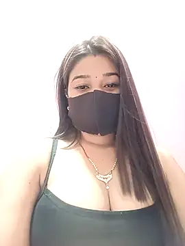 Snapshot of Simran-001 chatting on 05/05/26, 12:24 Simran-001 online show from 05/05/26, 12:24